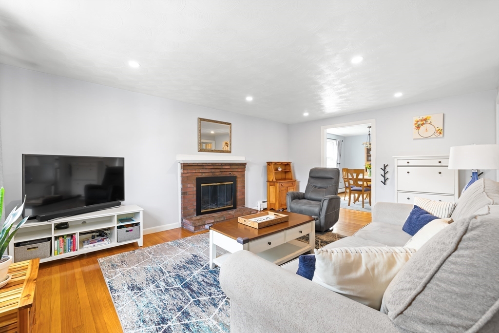 41 Hawthorne St 2