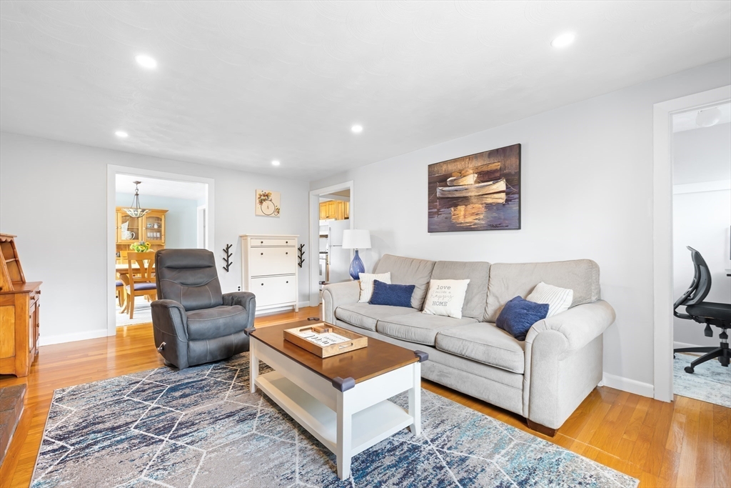 41 Hawthorne St 2
