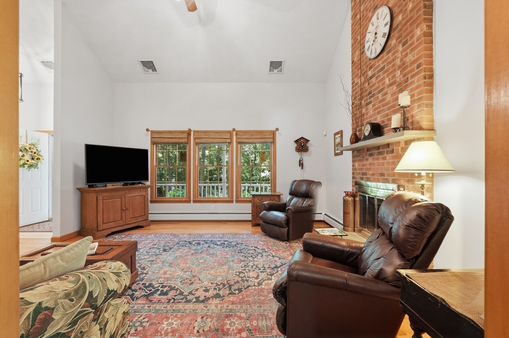 18 Allens Ln
