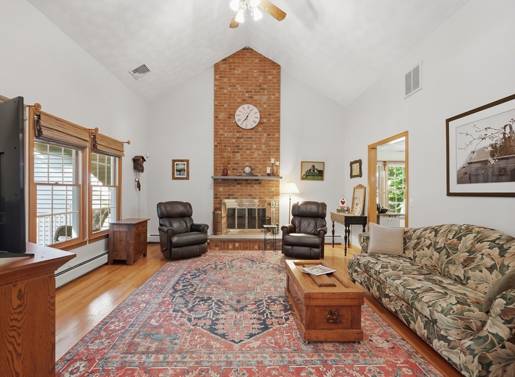 18 Allens Ln