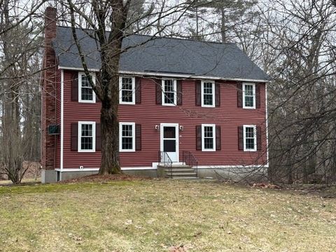 Photo of 33 Lawson Farm Rd, Londonderry, NH 03053 (MLS # 73490984)