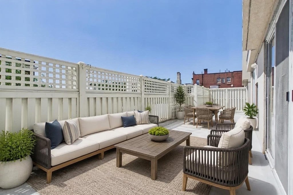 30 Chelsea Street 204