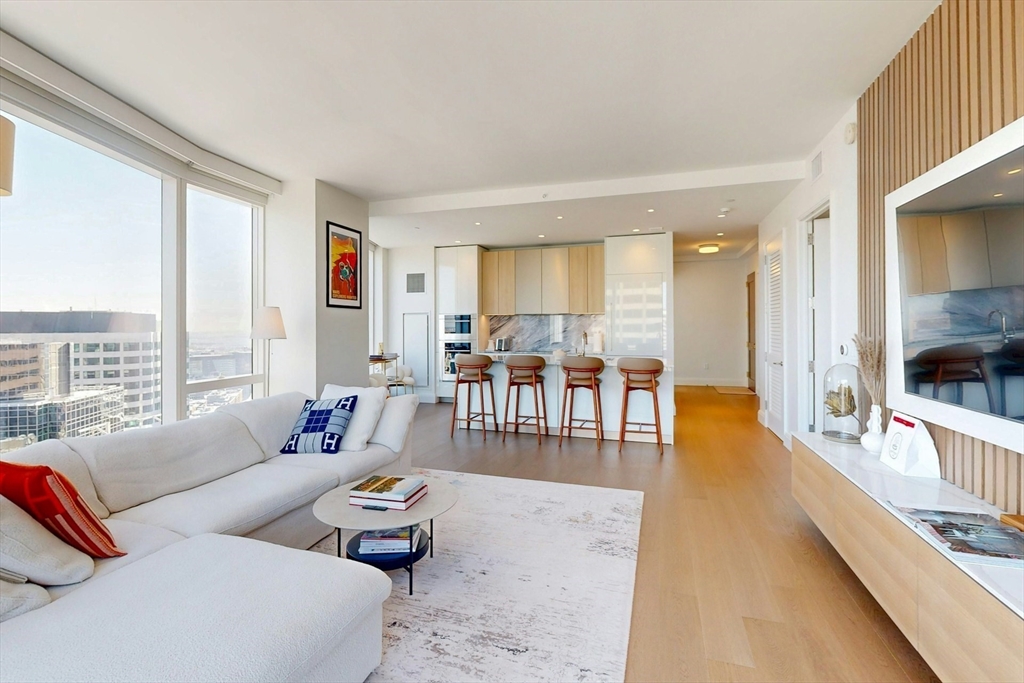 240 Devonshire St U3912