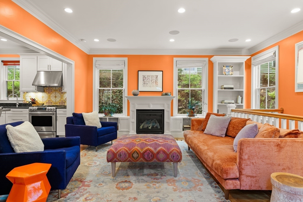 209 Chestnut Ave #2, Boston, MA Photo #2