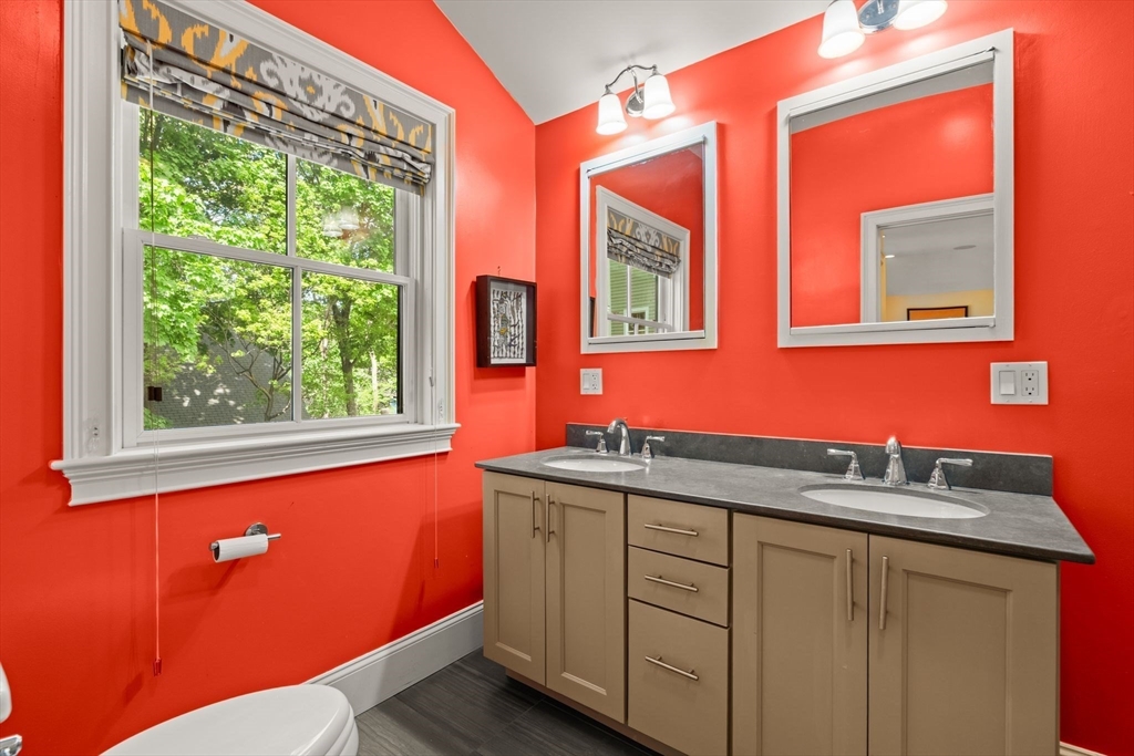 209 Chestnut Ave #2, Boston, MA Photo #21
