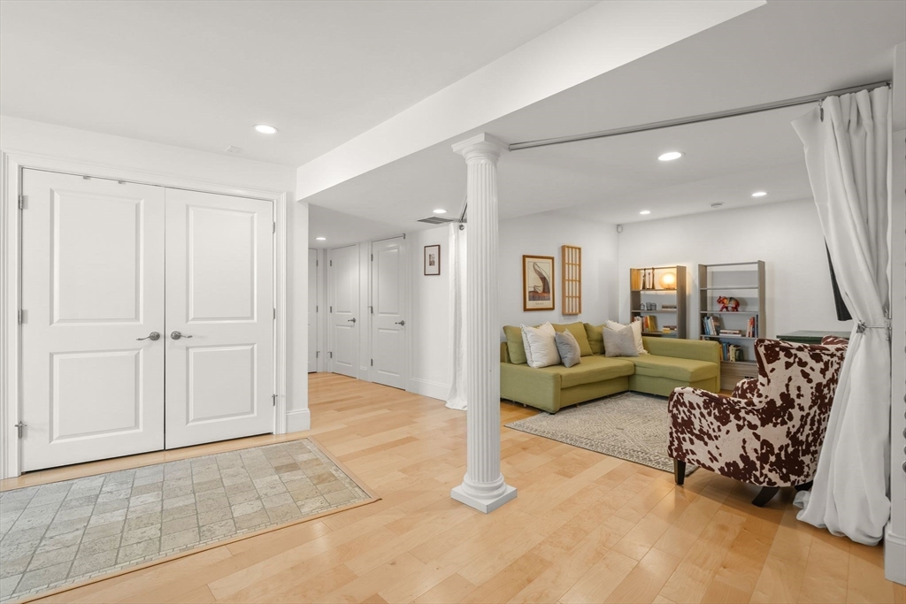 209 Chestnut Ave #2, Boston, MA Photo #31