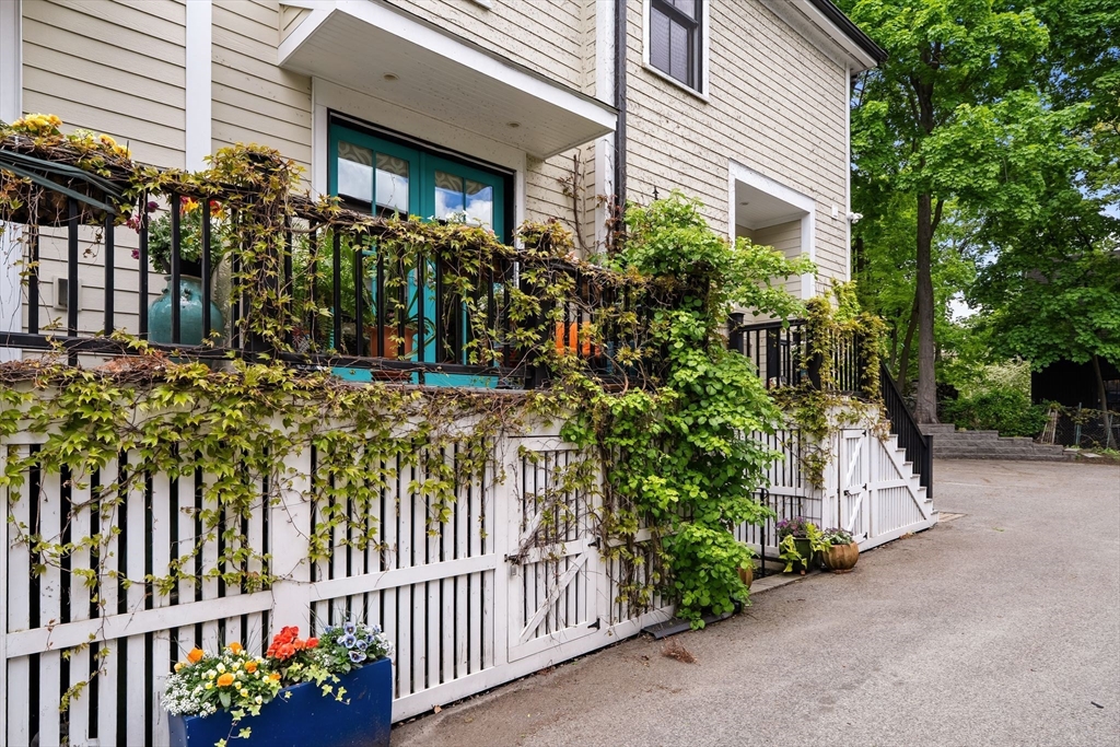 209 Chestnut Ave #2, Boston, MA Photo #41