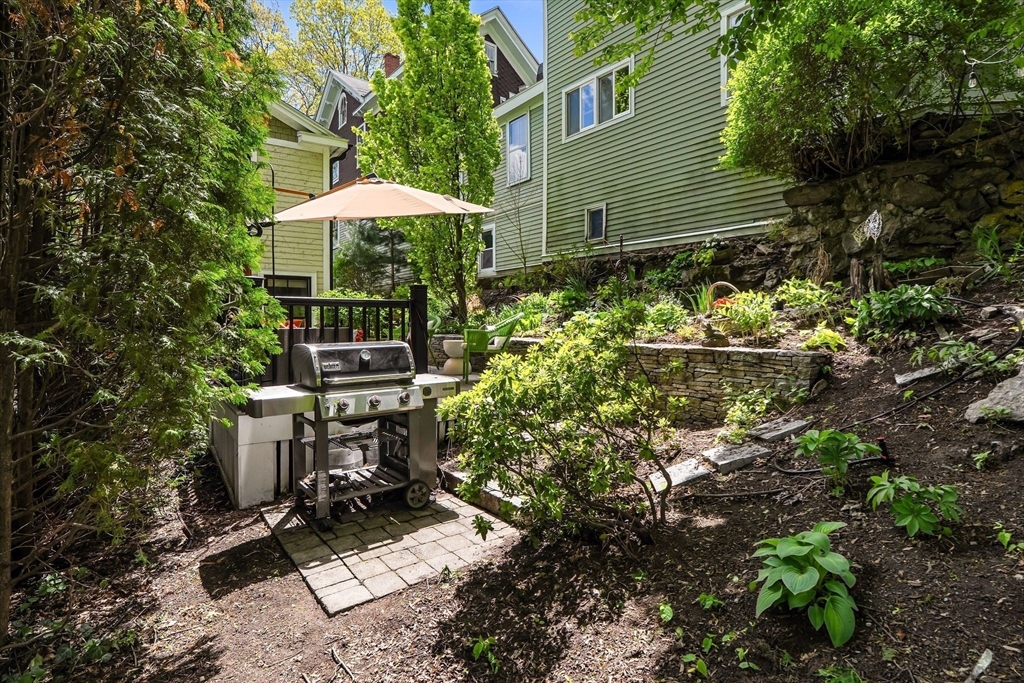 209 Chestnut Ave #2, Boston, MA Photo #37