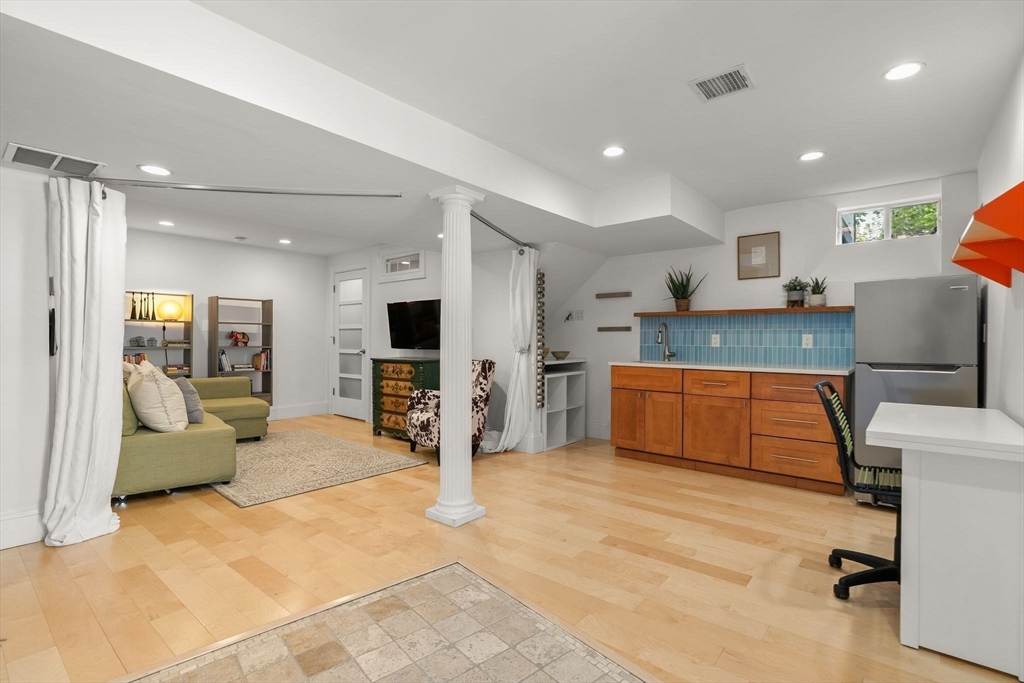 209 Chestnut Ave #2, Boston, MA Photo #27
