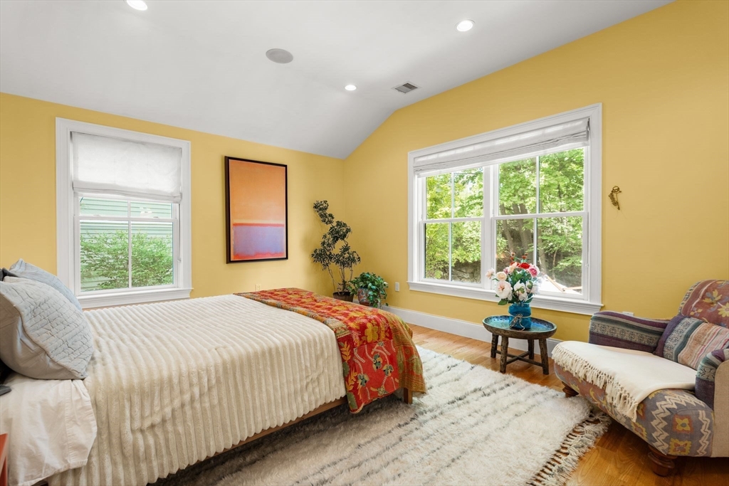 209 Chestnut Ave #2, Boston, MA Photo #18