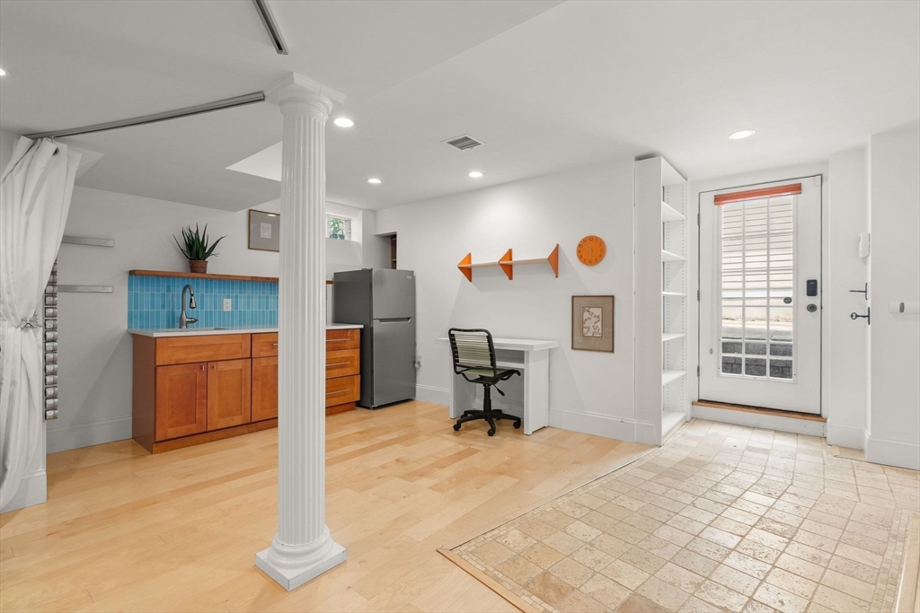 209 Chestnut Ave #2, Boston, MA Photo #29