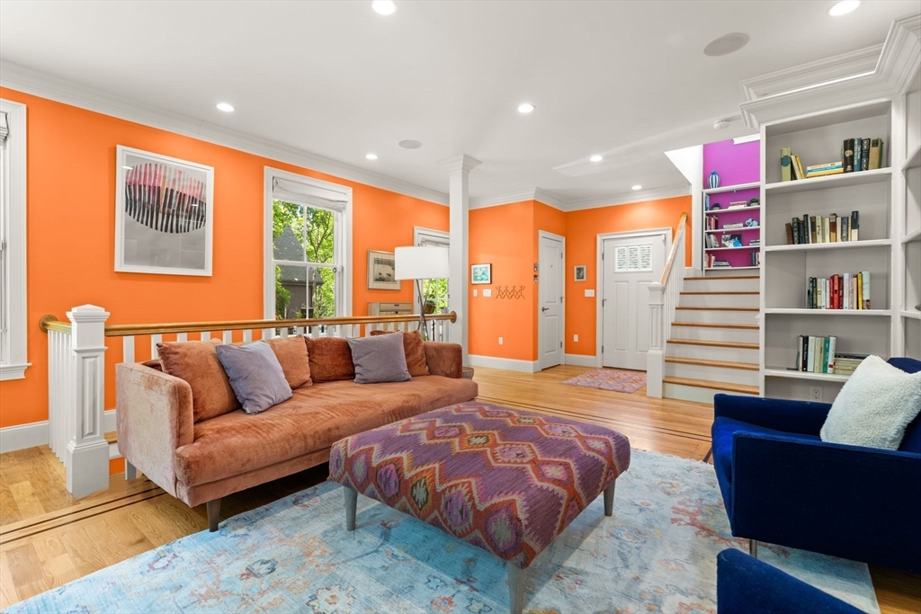 209 Chestnut Ave #2, Boston, MA Photo #4