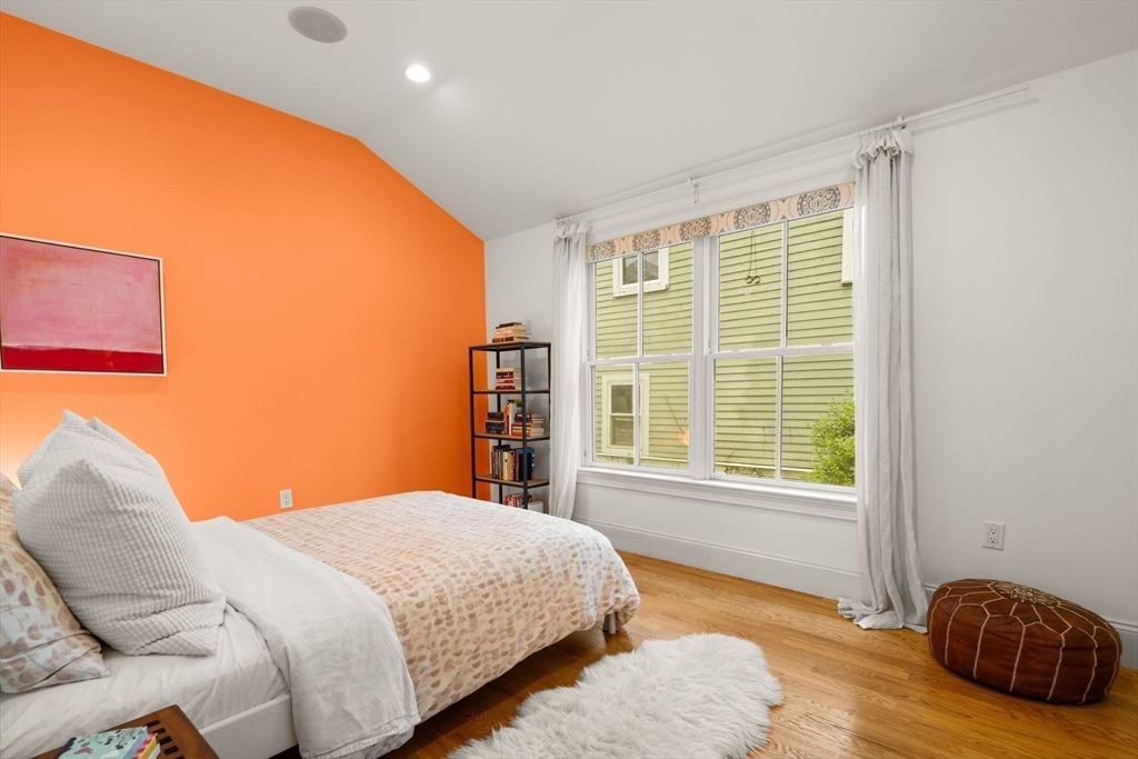209 Chestnut Ave #2, Boston, MA Photo #23