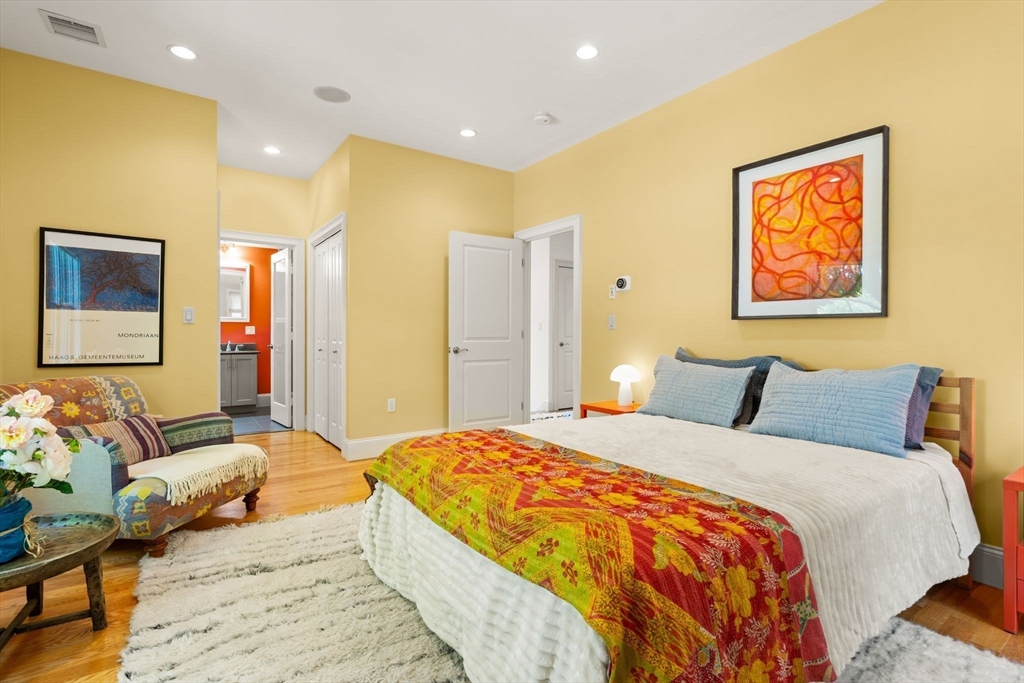 209 Chestnut Ave #2, Boston, MA Photo #20