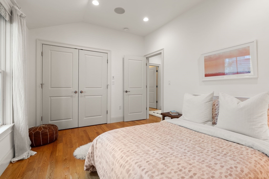 209 Chestnut Ave #2, Boston, MA Photo #24