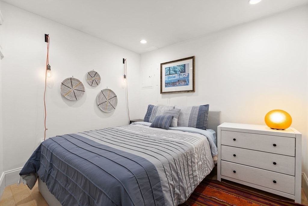 209 Chestnut Ave #2, Boston, MA Photo #32
