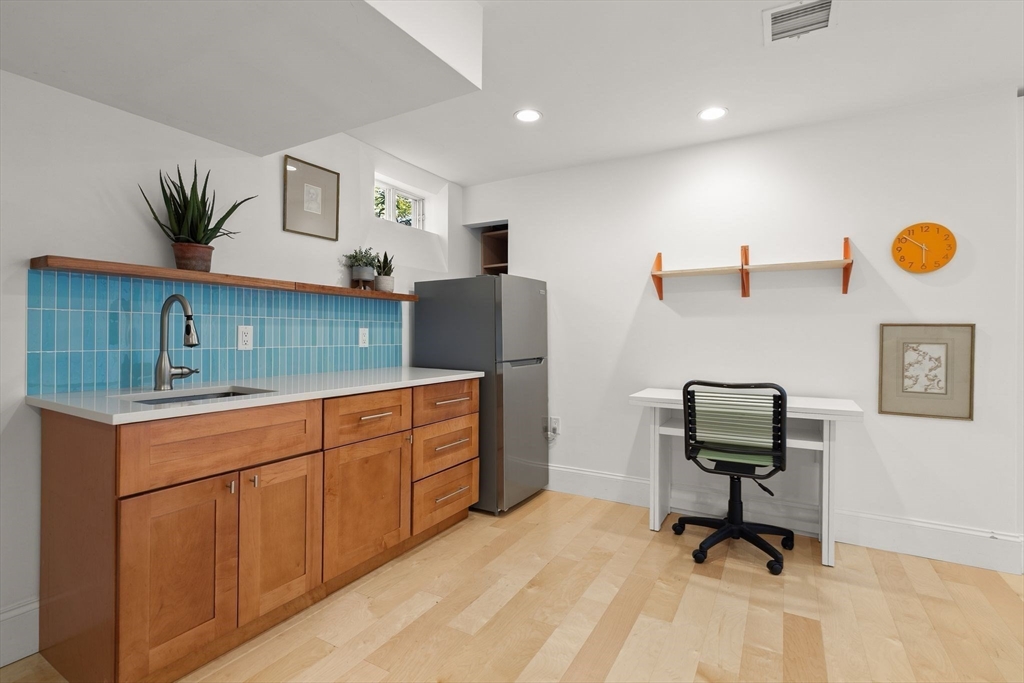 209 Chestnut Ave #2, Boston, MA Photo #30