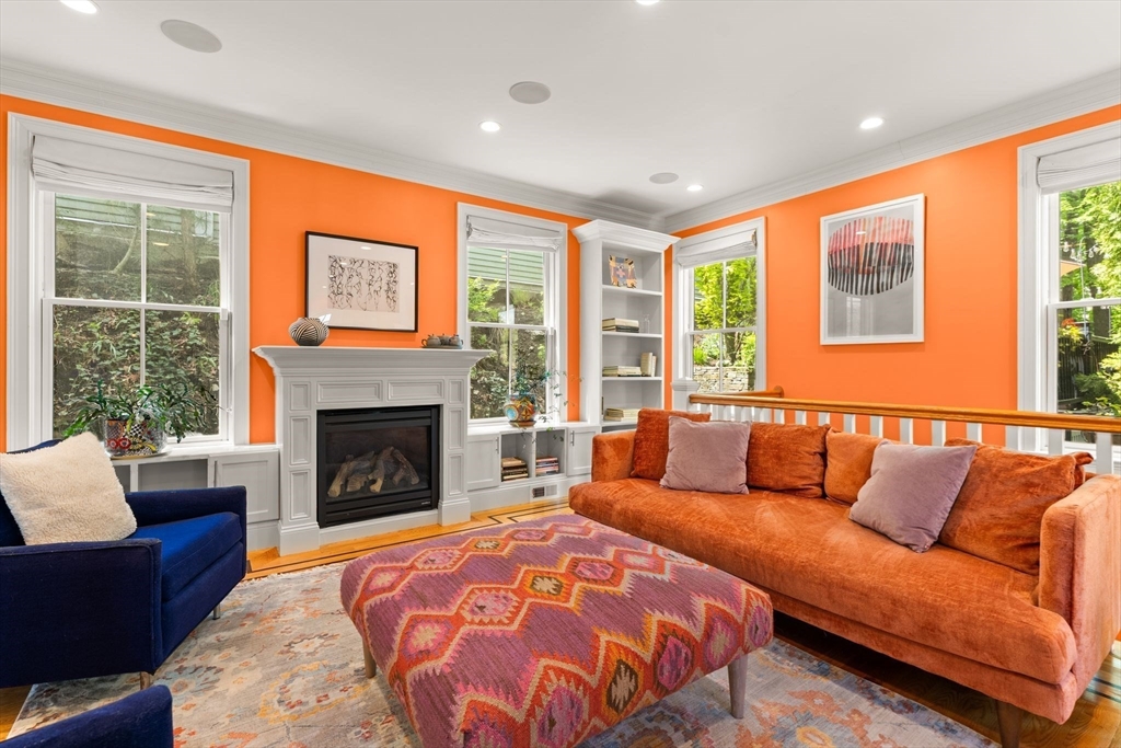 209 Chestnut Ave #2, Boston, MA Photo #3