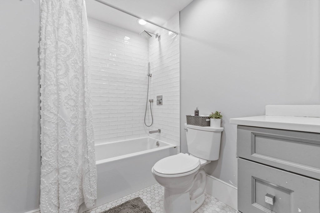 377 W 1st St #5, Boston, MA, 377 W 1st St #5, Boston, MA Photo #24