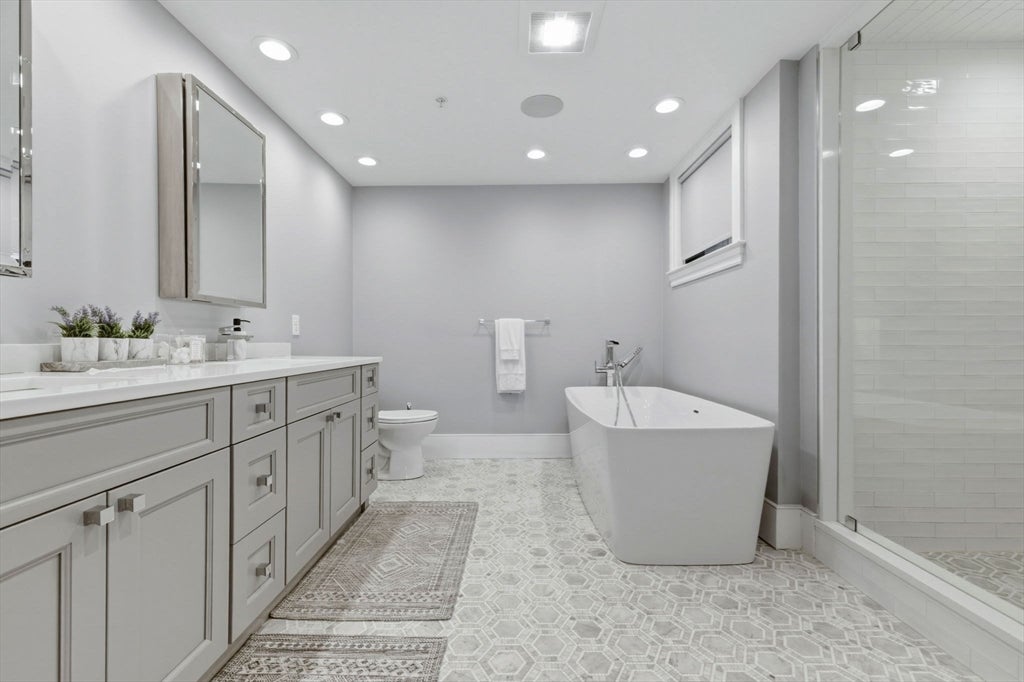 377 W 1st St #5, Boston, MA, 377 W 1st St #5, Boston, MA Photo #15