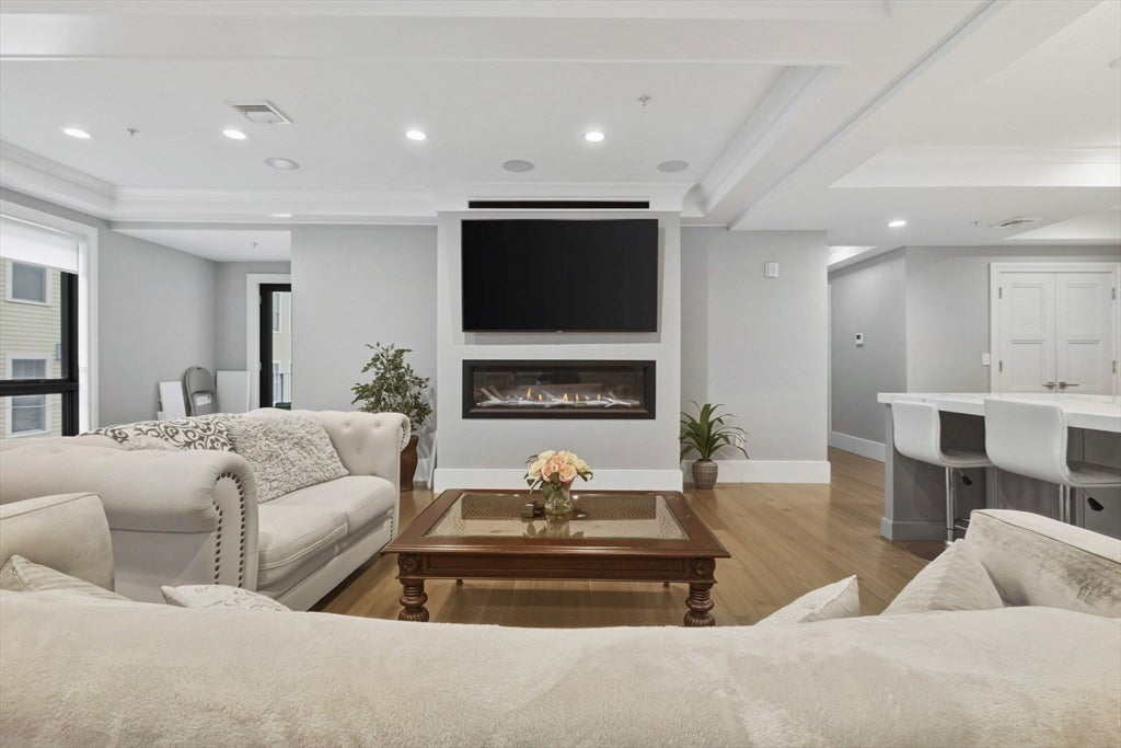 377 W 1st St #5, Boston, MA, 377 W 1st St #5, Boston, MA Photo #9
