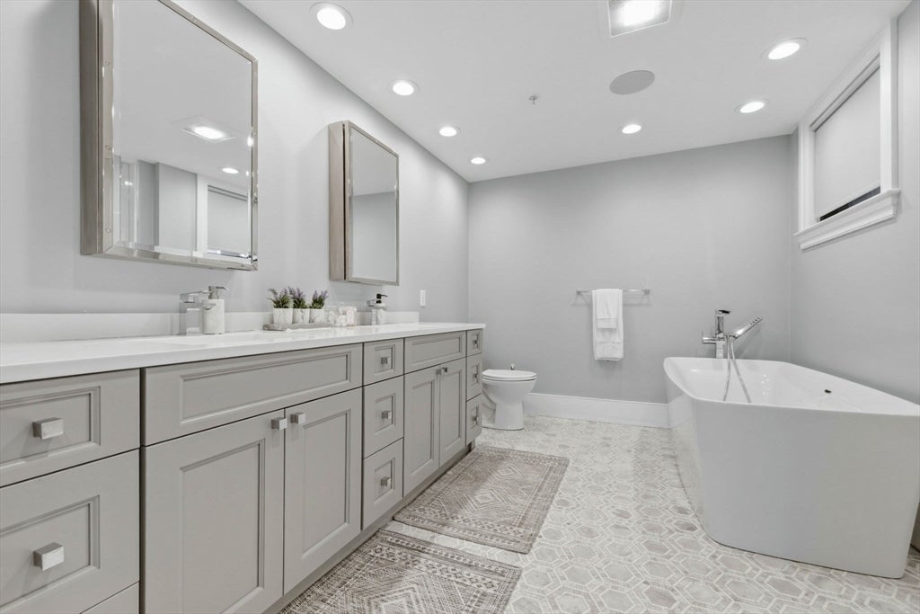 377 W 1st St #5, Boston, MA, 377 W 1st St #5, Boston, MA Photo #16