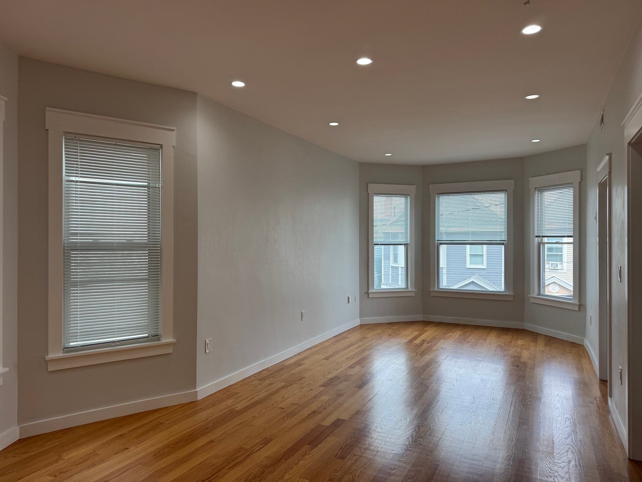 57 Falcon St #2, Boston, MA Photo #9