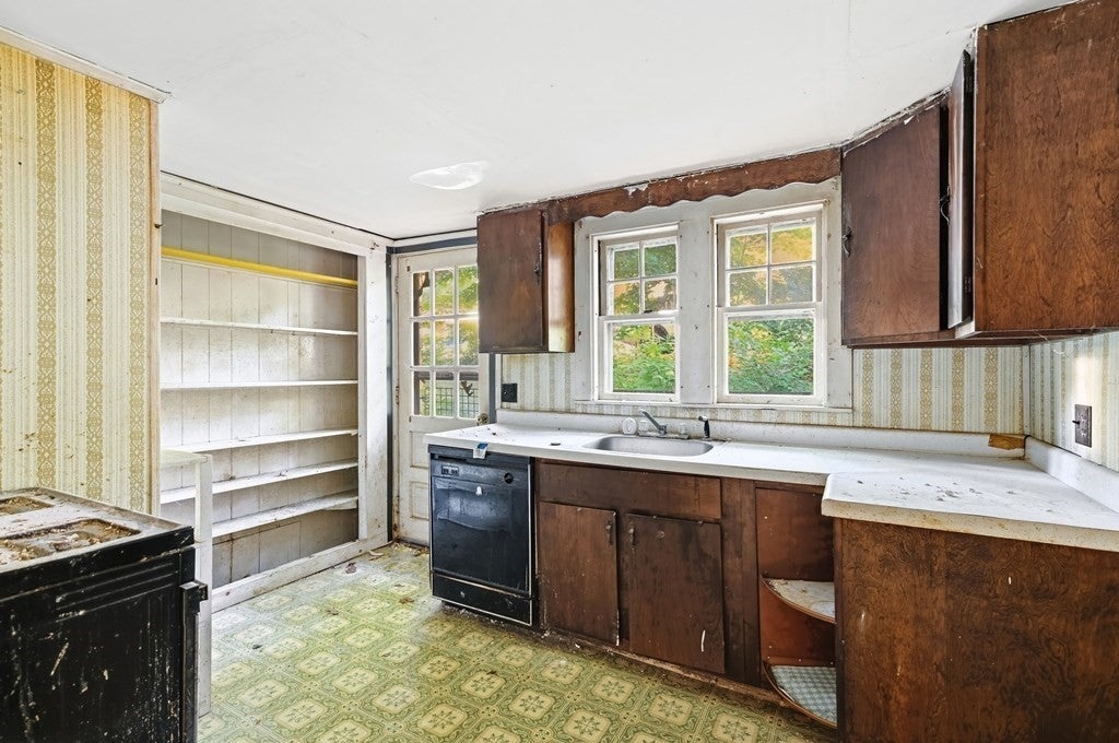 126 Lakehurst Ave, Weymouth, MA, 126 Lakehurst Ave, Weymouth, MA Photo #12