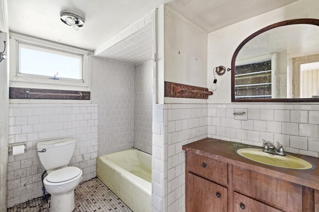 126 Lakehurst Ave, Weymouth, MA, 126 Lakehurst Ave, Weymouth, MA Photo #15