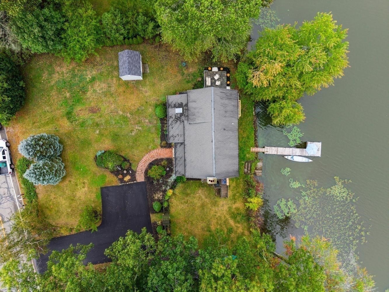 35 Lakeside Blvd