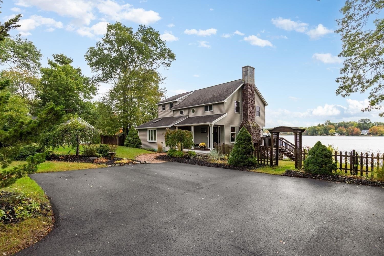 35 Lakeside Blvd