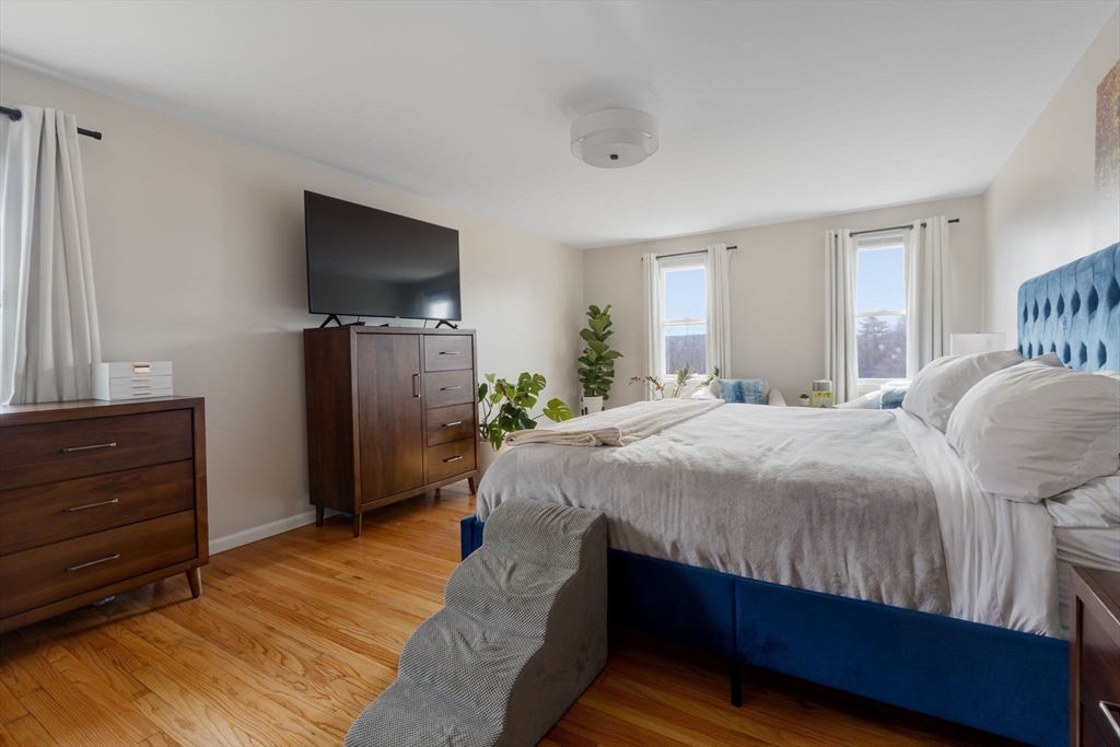 Dedham, Massachusetts 02026, United States, 4 Bedrooms Bedrooms, ,3 BathroomsBathrooms,Residential,Contingent,92566