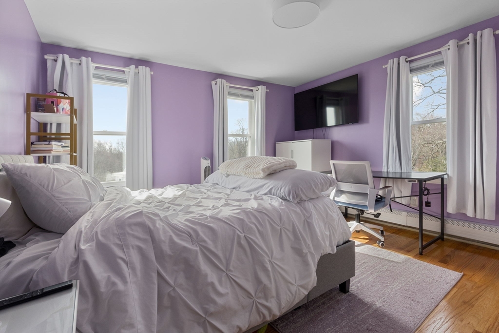 Dedham, Massachusetts 02026, United States, 4 Bedrooms Bedrooms, ,3 BathroomsBathrooms,Residential,Contingent,92566