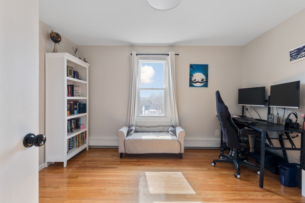 Dedham, Massachusetts 02026, United States, 4 Bedrooms Bedrooms, ,3 BathroomsBathrooms,Residential,Contingent,92566