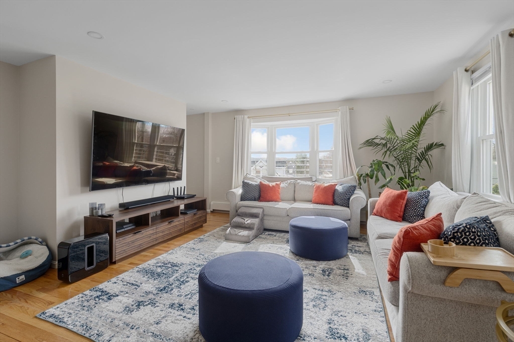 Dedham, Massachusetts 02026, United States, 4 Bedrooms Bedrooms, ,3 BathroomsBathrooms,Residential,Contingent,92566