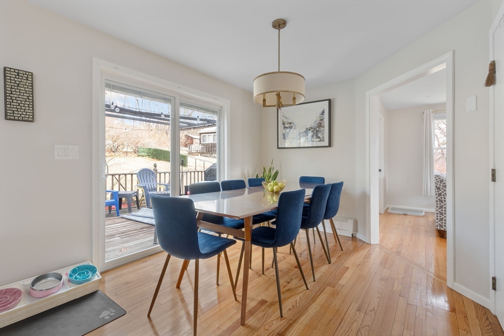 Dedham, Massachusetts 02026, United States, 4 Bedrooms Bedrooms, ,3 BathroomsBathrooms,Residential,Contingent,92566