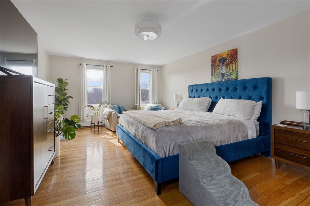 Dedham, Massachusetts 02026, United States, 4 Bedrooms Bedrooms, ,3 BathroomsBathrooms,Residential,Contingent,92566