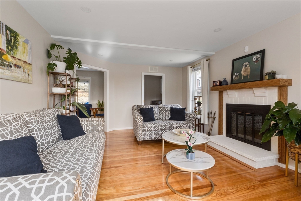 Dedham, Massachusetts 02026, United States, 4 Bedrooms Bedrooms, ,3 BathroomsBathrooms,Residential,Contingent,92566