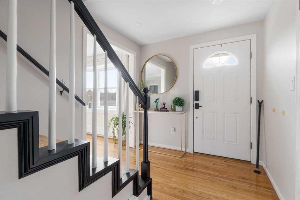 Dedham, Massachusetts 02026, United States, 4 Bedrooms Bedrooms, ,3 BathroomsBathrooms,Residential,Contingent,92566