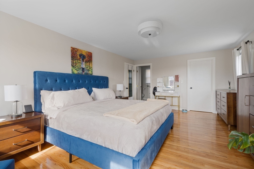 Dedham, Massachusetts 02026, United States, 4 Bedrooms Bedrooms, ,3 BathroomsBathrooms,Residential,Contingent,92566