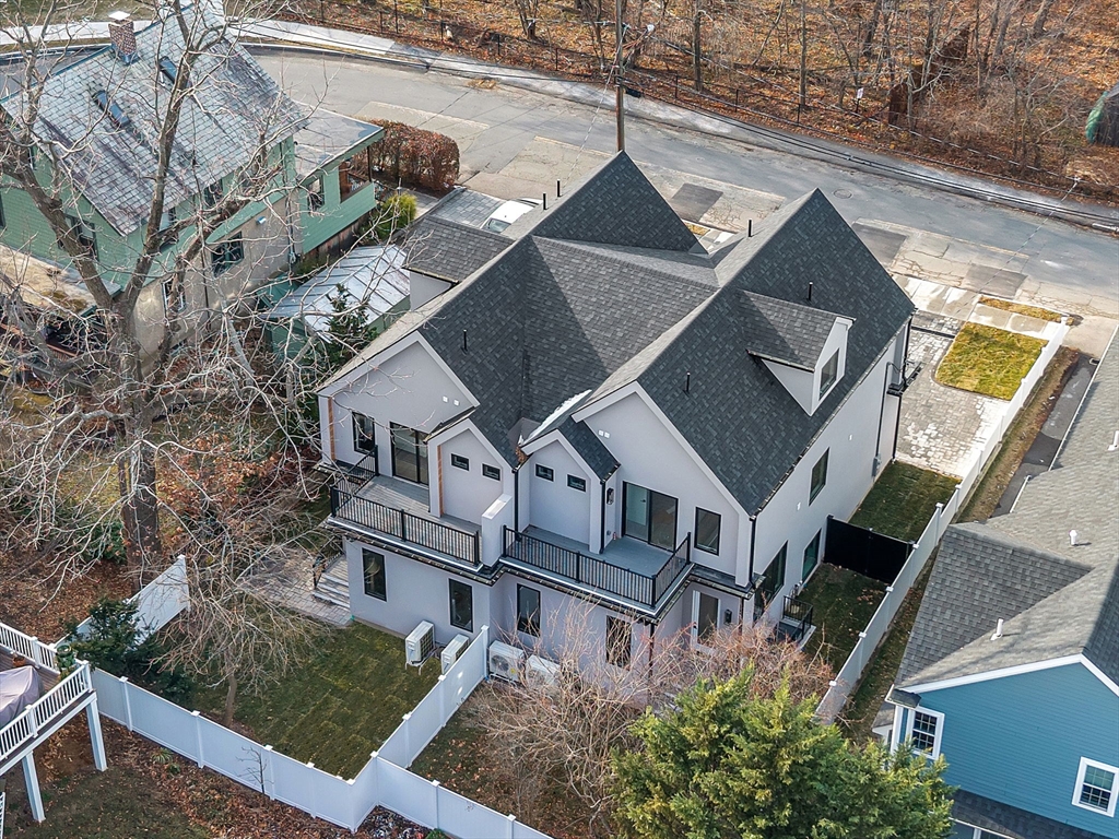 123-125 Waban St 123