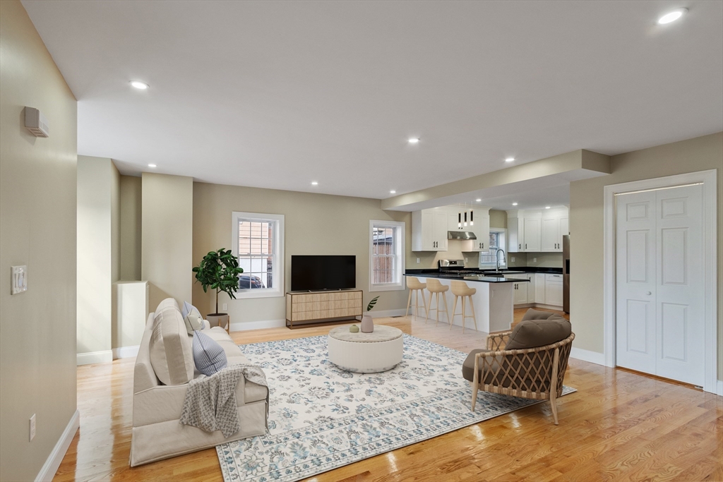 112 Sigourney Street 1