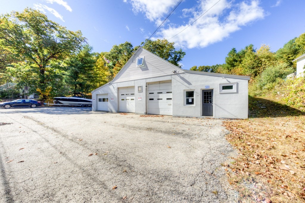 32 Boston Rd