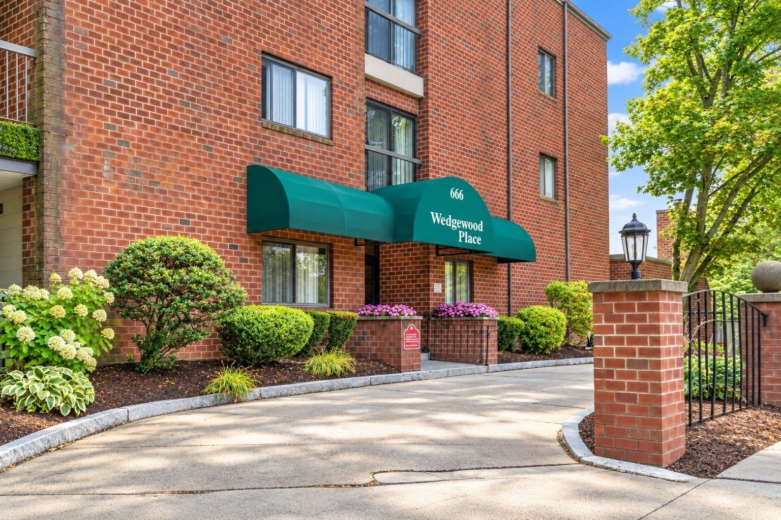 666 Main St #208, Winchester, MA Photo #1
