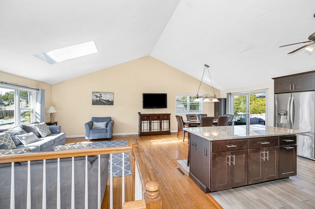 43 Palm Dr