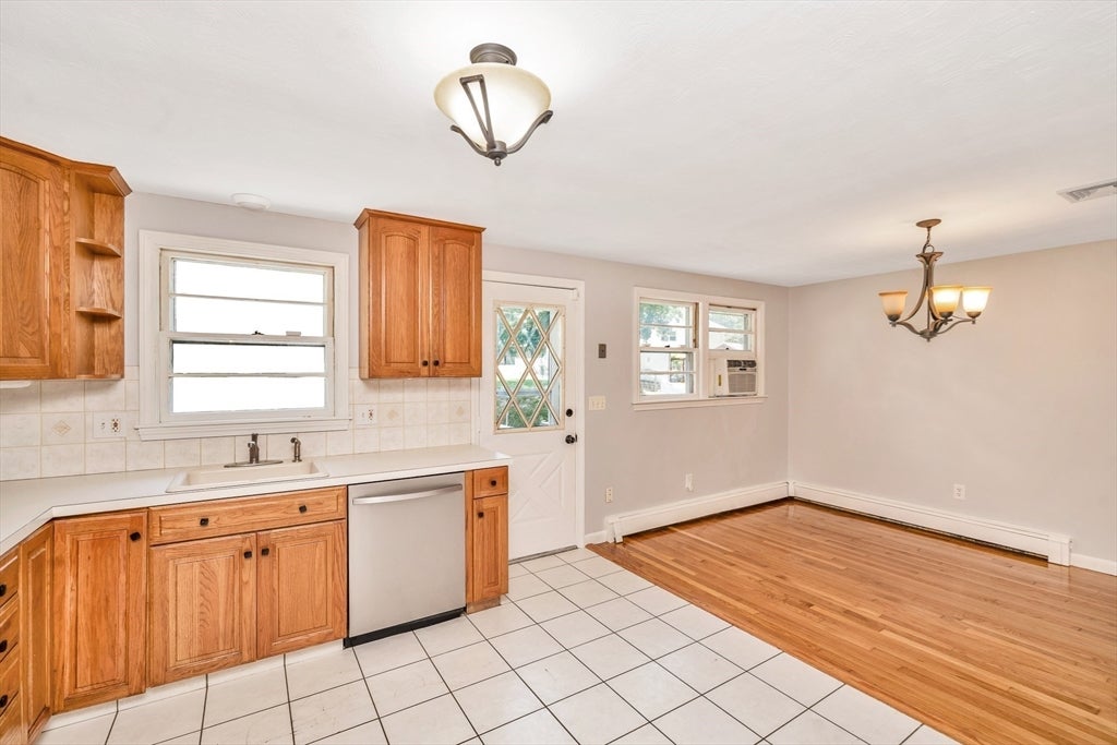11 Coweeset Dr, Brockton, MA Photo #10