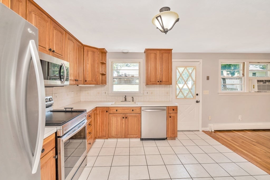 11 Coweeset Dr, Brockton, MA Photo #9
