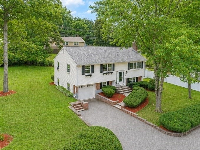 11 Coweeset Dr, Brockton, MA Photo #3