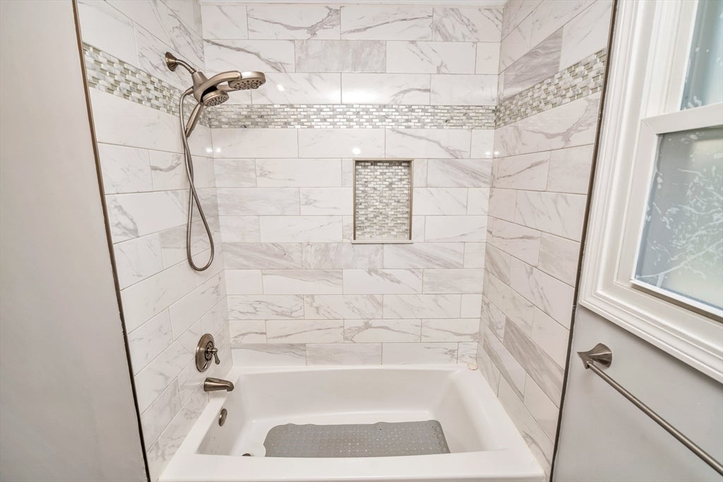 11 Coweeset Dr, Brockton, MA Photo #20