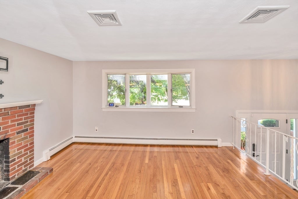 11 Coweeset Dr, Brockton, MA Photo #12